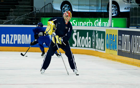 Jacob Markström, målvakt, tränar lätt på isen
