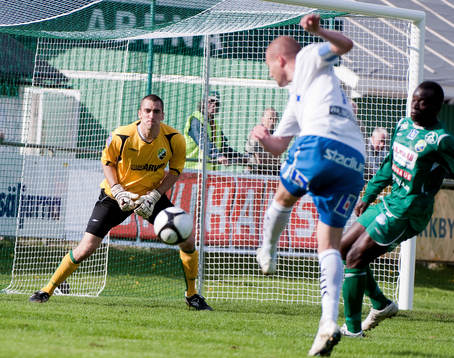 Nick Noble, målvakt Ljungskile. Daniel Bamberg, Norrköping