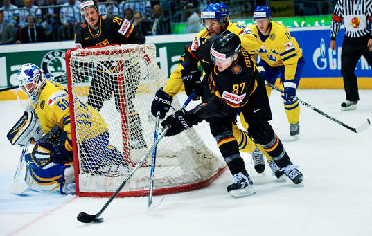 Philip Gogulla, Tyskland och Jonas Gustavsson, målvakt,