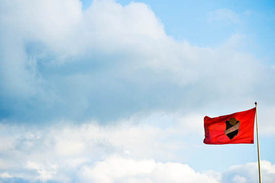 Flagga, himmel, moln, genre