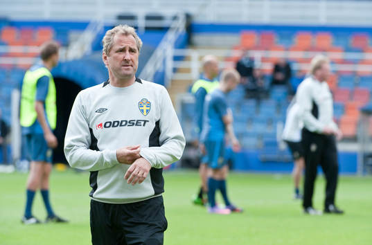 Träning på Råsunda. Erik Hamrén, förbundskapten