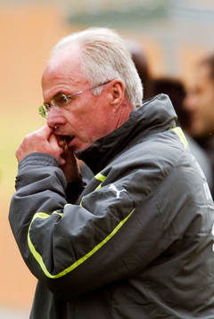 Sven-Göran Eriksson, förbundskapten lägger in en snus