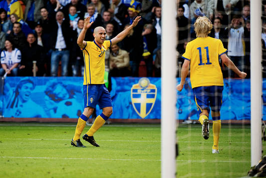 Emir Bajrami och Ola Toivonen, Sverige, jublar