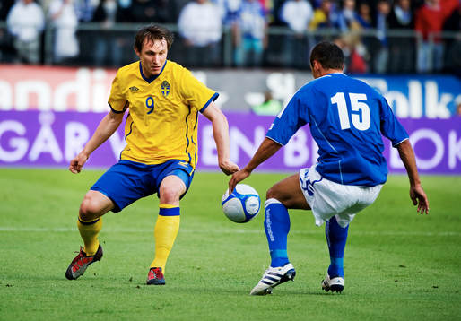 Kim Källström, Sverige, utmanas av Sejad Salihovic,