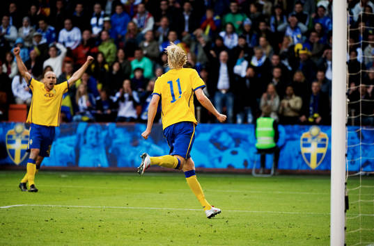 Emir Bajrami och Ola Toivonen, Sverige, jubel