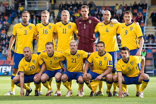 Lagbild. Bakre raden fr v: Olof Mellberg, Pontus Wernbloom,