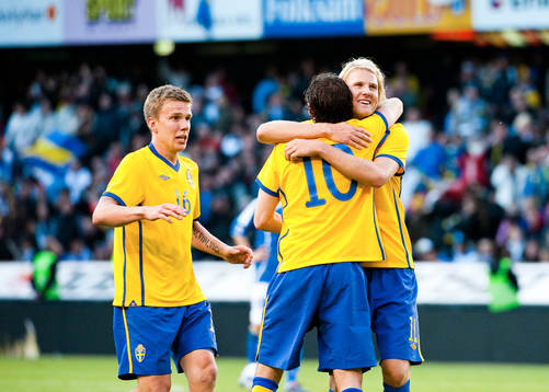 Pontus Wernbloom och Ola Toivonen möter upp Marcus Berg,