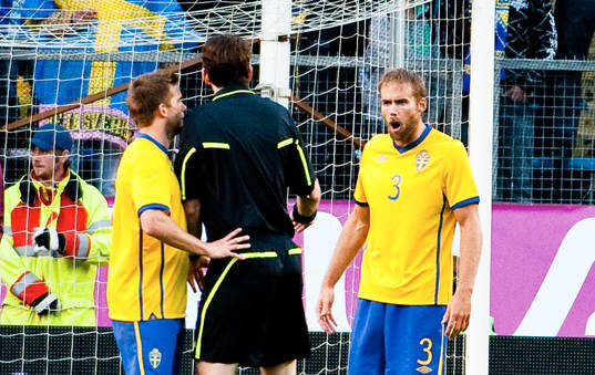 Olof Mellberg, Sverige skäller på domaren