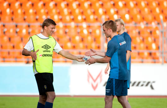 Marcus Allbäck och Sebastian Larsson, lek