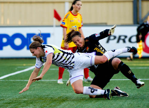 Pavlina Scasna, Ldb Malmö, och Carola Söberg, målvakt,