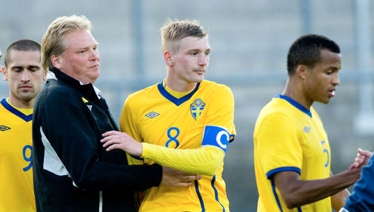 Jörgen Lennartsson ingriper i bråket mellan Sebastian