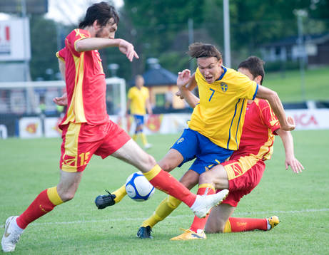 Albin Ekdal tar sig fram i straffområdet