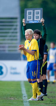 Johan Larsson byts in. Byte