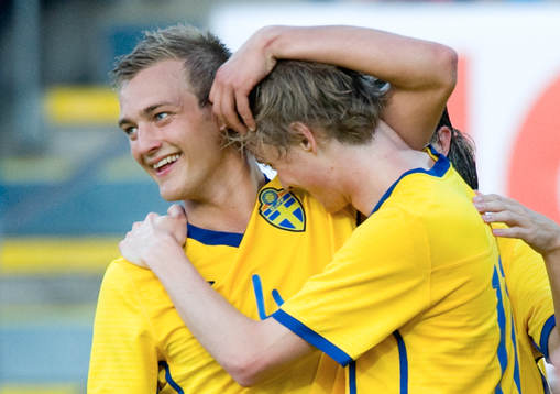 2-0, Rasmus Jönsson, som grattas av klubbkompisen Joel
