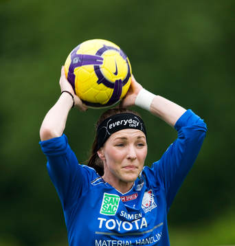 Maja Krantz, Linköping, kastar inkast