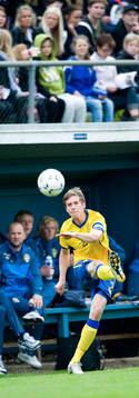 Victor Forssell och på bänken förbundskapten Roland