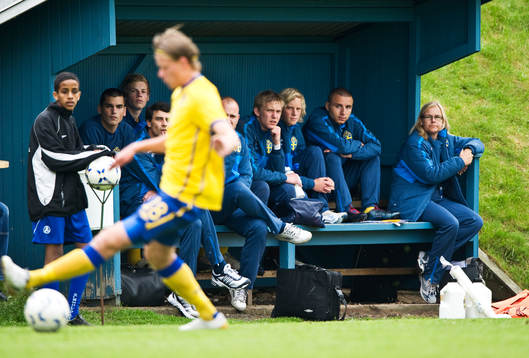 Bås, bänk, avbytare, avbytarbänk, ledare, genre. Filip