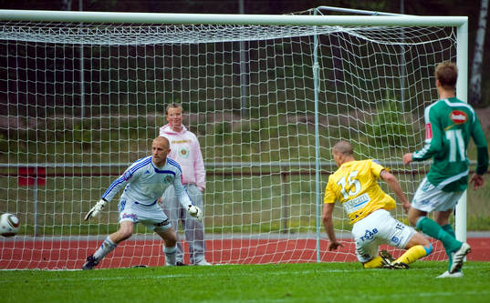 Pär Cederqvist, Jönköping nickar in 2-2 på Thomas