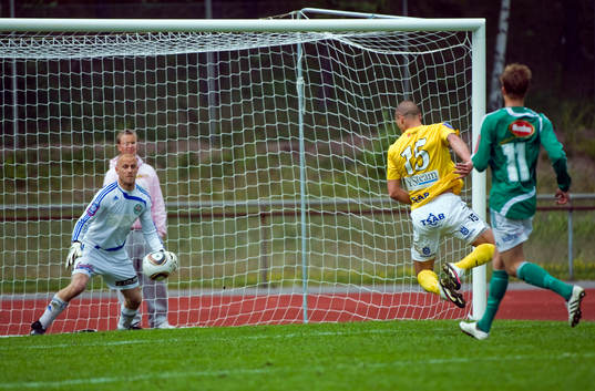 Pär Cederqvist, Jönköping nickar in 2-2 på Thomas