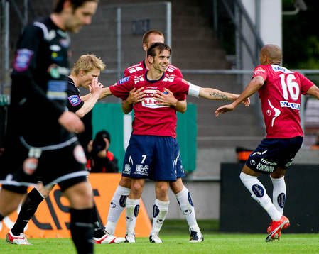 Björn Anklev, Örgryte, gör sitt första av 2 mål för