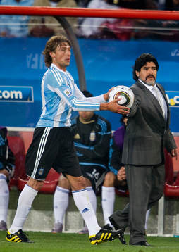 Diego Maradona,  Förbundskapten Argentina, Gabriel Heinze
