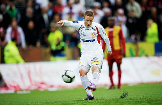 Haris Laitinen, Assyriska, skjuter mot mål