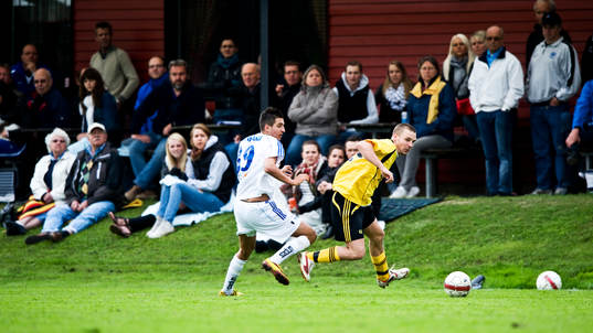 Bläddra bland fler bilder av Fotboll, division lV, BW90 - Ystad