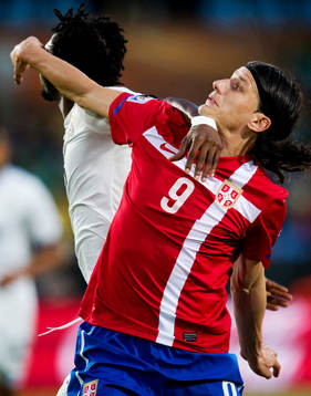 Marko Pantelic, Serbien får en hand på halsen
