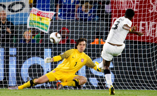 Asamoah Gyan, Ghana sätter kallt en straff bakom Vladimir