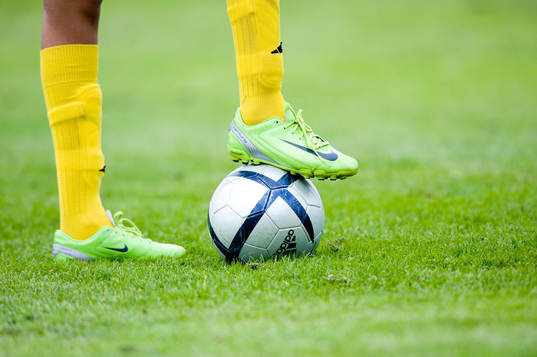 Genre, boll, fotbollsskor, strumpor, skor, fot, fötter,