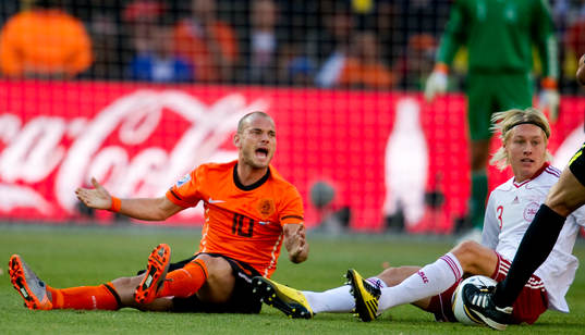Wesley Sneijder, Holland, är arg, Simon Kjaer, Danmark