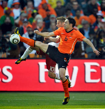 Mark van Bommel, Holland och Dennis Rommedahl, Danmark