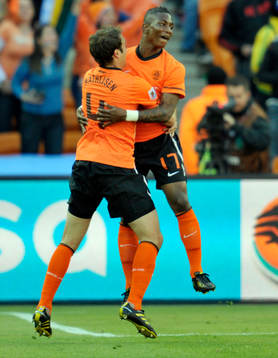 Eljero Elia och Joris Mathijsen, Holland (Jubel)