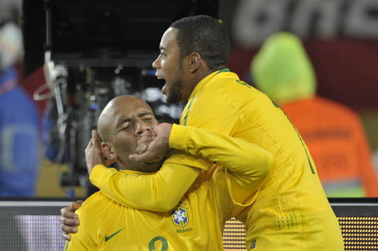 Maicon och Robinho, Brasilien jubel