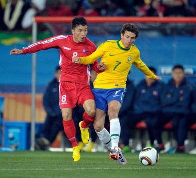 Elano, Brasilien och Ji Yun Nam, Nordkorea