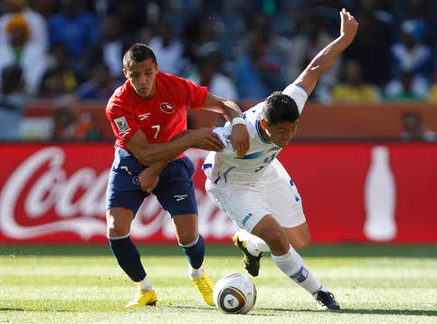 Alexis Sanchez, Chile och Roger Espinoza, Honduras