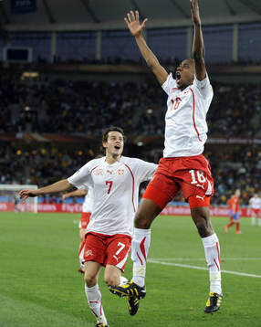 Gelson Fernandes och Tranquillo Barnetta, glädje och jubel