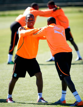 Didier Drogba, tränar och stretchar lite