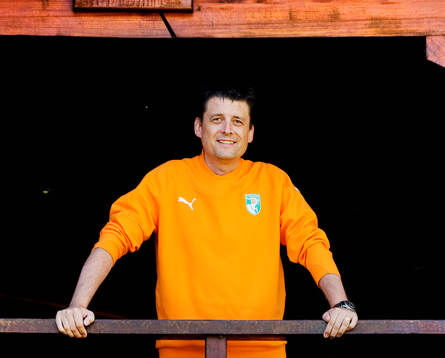 Fotboll, VM 2010, Elfenbenskusten har en svensk läkare