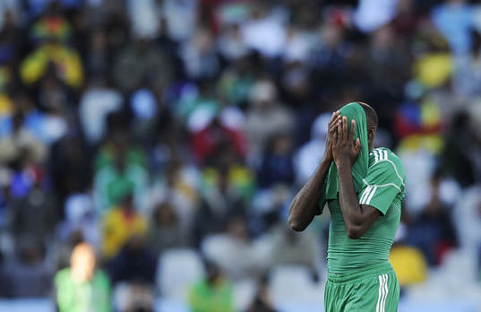 Sani Kaita, Nigeria, gömmer ansiktet