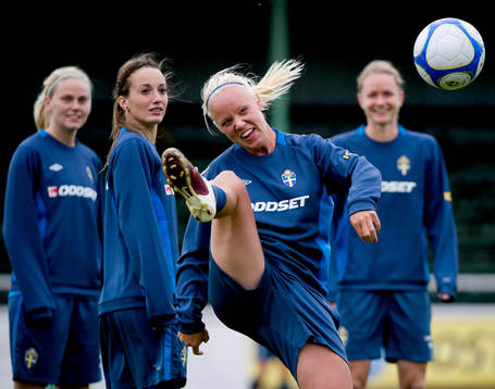 Caroline Seger, Kosovare Asllani mfl