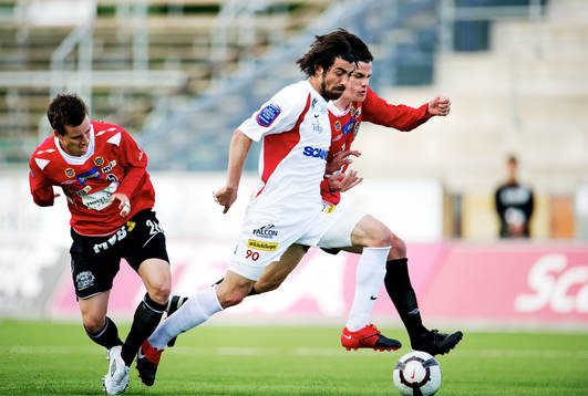 Ceyhun Eris, Assyriska, tar sig förbi två