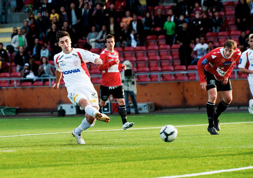 Nahir Besara, Assyriska, gör 4-1