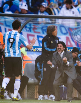 Gonzalo Higuaín, Diego Maradona, förbundskapten Argentina