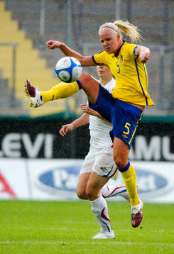 Caroline Seger, Sverige