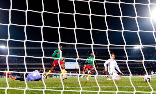Nicklas Bendtner, Danmark slår in 1-1