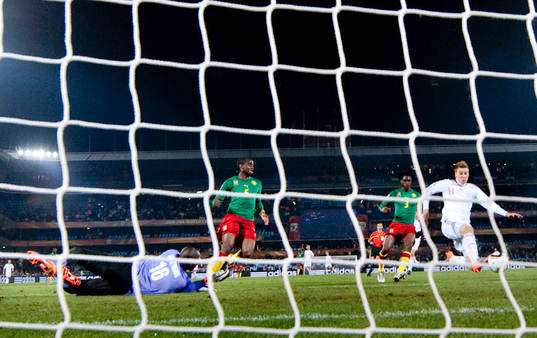 Nicklas Bendtner, Danmark slår in 1-1
