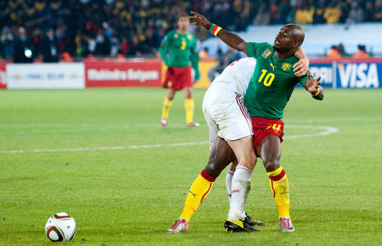 Achille Emana, Kamerun fastnar i danska försvaret