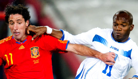 Joan Capdevila, Spanien, David Suazo, Honduras