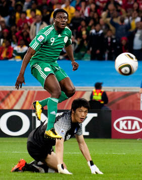 Obafemi Martins, Nigeria ser bollen gå utanför, Jung
